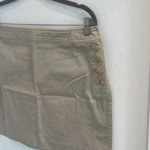 DKNY KHAKI SKIRT WITH SIDE BUTTONS SIZE 12 - Picture 2 of 3